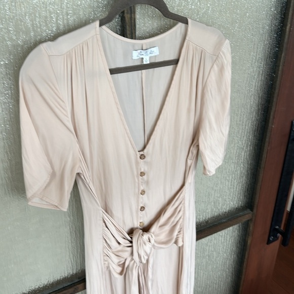 Love Whit Women's Nude Pink Satin Hourglass V size Large - Picture 8 of 12